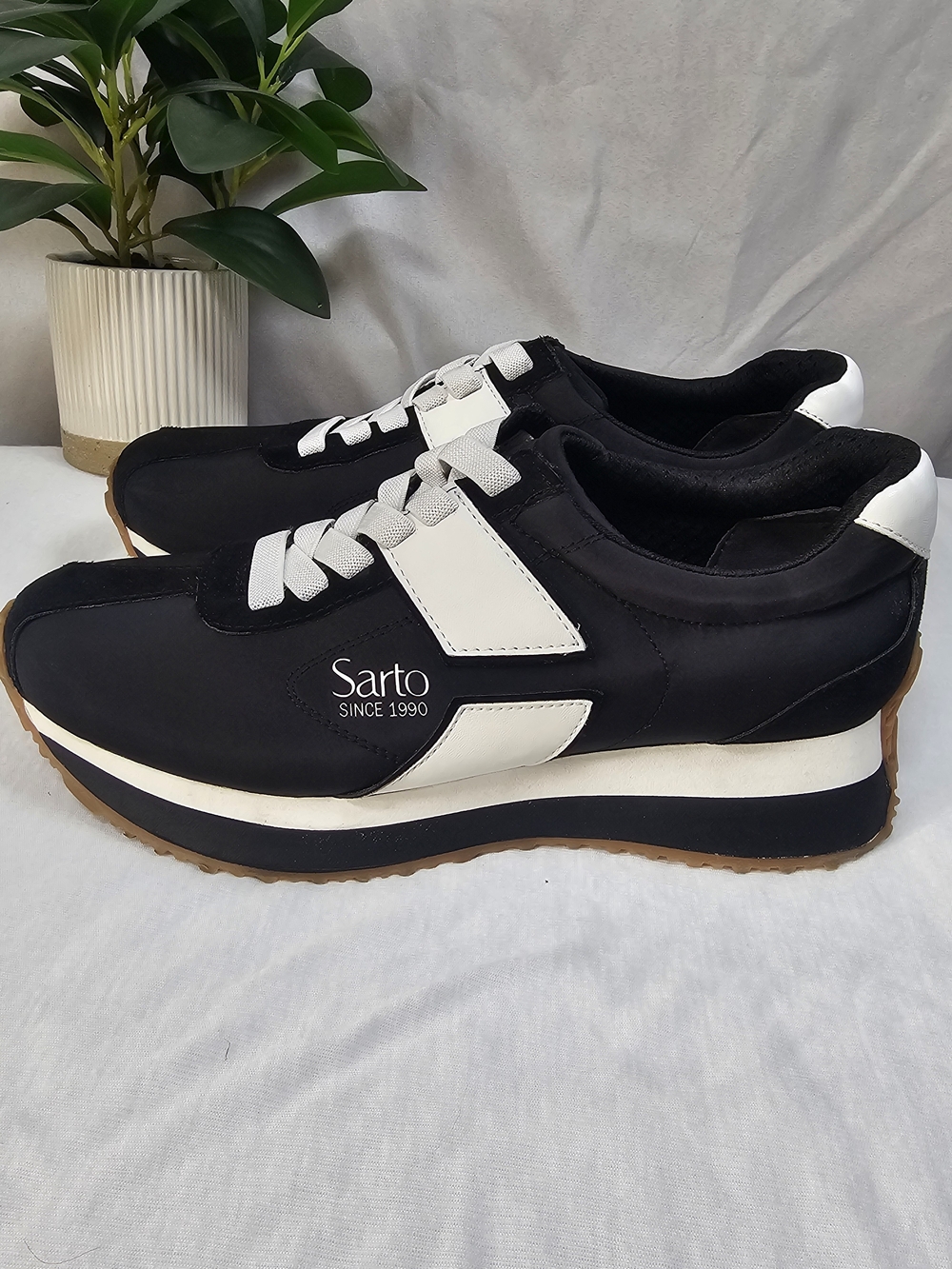 Franco Sarto Women's Erica Sneaker Black Size 7.5 Medium